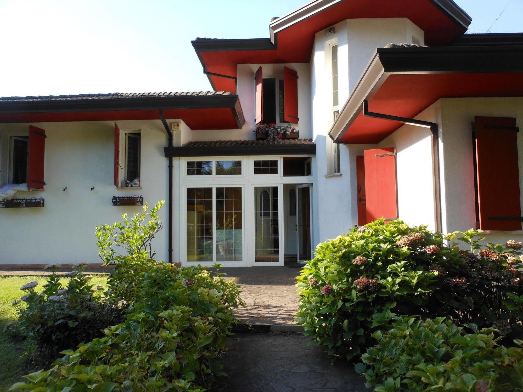 B&B Vanessa House Мартеллаго Экстерьер фото