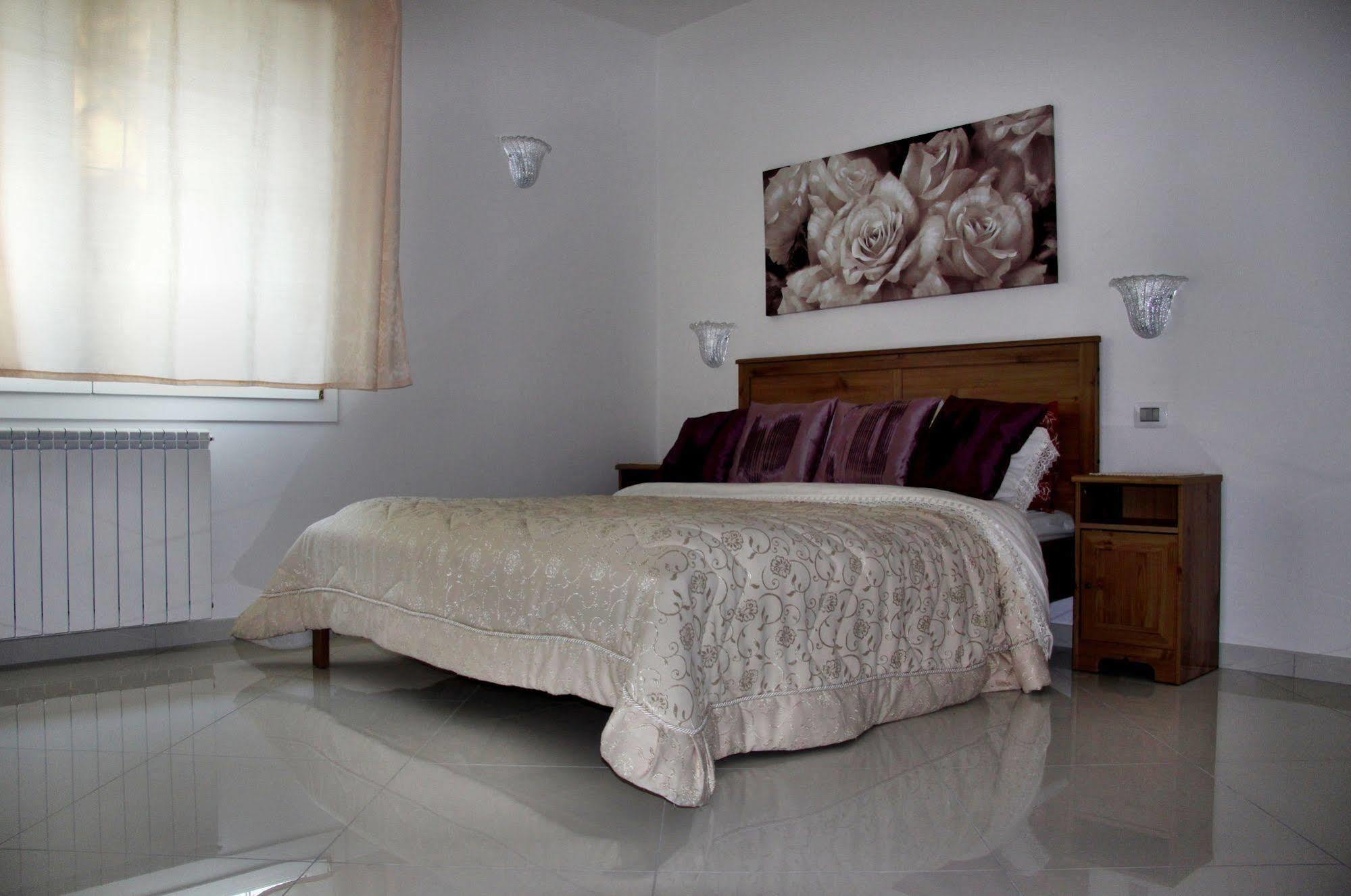 B&B Vanessa House Мартеллаго Экстерьер фото